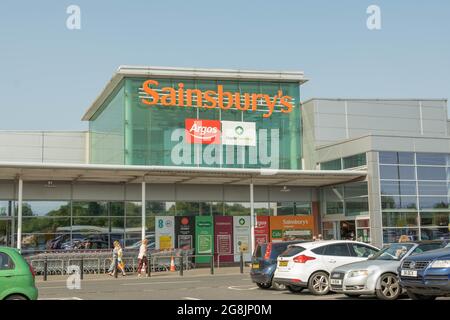 Sainsburys Eingang im Longwater Business Park Stockfoto