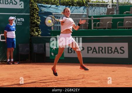 Gdynia, Polen. Juli 2021. Katarzyna Kawa (POLEN) gegen Tereza Mrdeza (KROATIEN) wurde während des BNP Paribas Poland Open Tournaments (WTA 250 Kategorie) in Gdynia im Einsatz gesehen. Endstand 6:3, 1:6, 6:2 für Kawa. (Foto von Grzesiek J?drzejewski/SOPA Images/Sipa USA) Quelle: SIPA USA/Alamy Live News Stockfoto