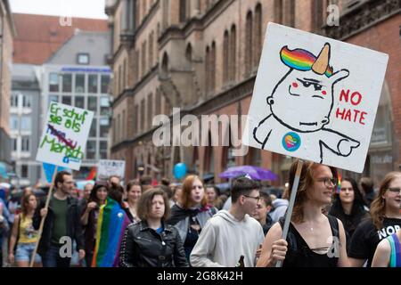 München, Deutschland. Juli 2019. Am 13.7.2019 feierten Hunderttausende den Pride ( Christopher Street Day ) in München. Mehrere LGBTQ-Gruppen nahmen Teil. (Foto: Alexander Pohl/Sipa USA) Quelle: SIPA USA/Alamy Live News Stockfoto