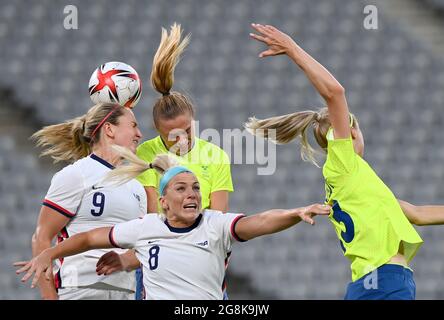(210721) -- TOKIO, 21. Juli 2021 (Xinhua) -- Spieler beider Seiten treten beim Frauen-Fußballspiel G zwischen Schweden und den Vereinigten Staaten bei Tokio 2020 in Tokio, Japan, am 21. Juli 2021 an. (Xinhua/Guo Chen) Stockfoto