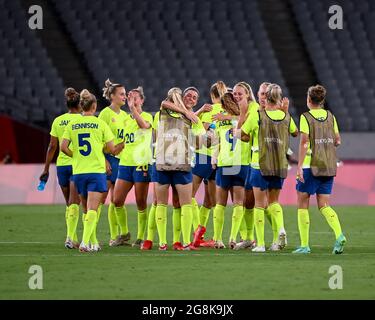(210721) -- TOKIO, 21. Juli 2021 (Xinhua) -- die Spieler Schwedens feiern nach ihrem Sieg beim Frauen-Fußballspiel G zwischen Schweden und den Vereinigten Staaten bei Tokio 2020 in Tokio, Japan, 21. Juli 2021. (Xinhua/Guo Chen) Stockfoto