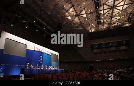 Tokio. Juli 2021. Das am 21. Juli 2021 aufgenommene Foto zeigt eine Pressekonferenz im Hauptpressezentrum (MPC) von Tokyo 2020 in Tokio, Japan. Quelle: Jia Haocheng/Xinhua/Alamy Live News Stockfoto