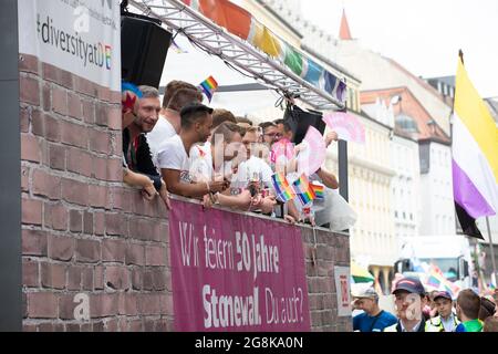 München, Deutschland. Juli 2019. Am 13.7.2019 feierten Hunderttausende den Pride ( Christopher Street Day ) in München. Mehrere LGBTQ-Gruppen nahmen Teil. (Foto: Alexander Pohl/Sipa USA) Quelle: SIPA USA/Alamy Live News Stockfoto