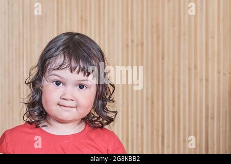 Close up Home Porträt von niedlichen lächelnden asiatischen kleinen Mädchen Stockfoto