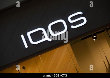 Deutschland. Januar 2020. E-Zigarette iQoS Geschäft in dem Einkaufszentrum Riem Arcaden in München am 13. Januar 2020. (Foto: Alexander Pohl/Sipa USA) Quelle: SIPA USA/Alamy Live News Stockfoto