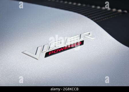 Kiew, Ukraine - 3. April 2014: Grey american Dodge RAM SRT-10. Emblem „Viper“ Stockfoto