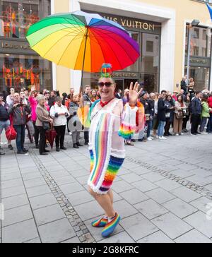 München, Deutschland. Juli 2019. Am 13.7.2019 feierten Hunderttausende den Pride ( Christopher Street Day ) in München. Mehrere LGBTQ-Gruppen nahmen Teil. (Foto: Alexander Pohl/Sipa USA) Quelle: SIPA USA/Alamy Live News Stockfoto