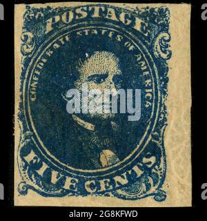 Konföderierte Briefmarke, 5 Cent dunkelblau, allgemeine Ausgabe 1862, Typ 4. Die Briefmarke zeigt Jefferson Davis in dunkelblau gedruckt. Druckerinformationen vorgeschlagen von Dietz, A. Postdienst der Konföderierten Staaten von Amerika. Richmond, Va: Dietz Printing Co., 1929. Stockfoto