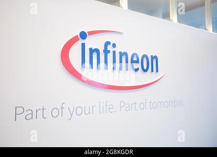 Das Infineon Logo am 12. November 2019 bei der Jahres PK von Infineon Technologies in Neubiberg bei München. Infineon ist ein deutscher Halbleiter Hersteller mit ungefähr 40.000 Angestellten. (Foto: Alexander Pohl/Sipa USA) Quelle: SIPA USA/Alamy Live News Stockfoto