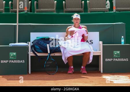 Gdynia, Polen. Juli 2021. Tereza Mrdeza (KROATIEN) gegen Katarzyna Kawa (POLEN) im Einsatz beim BNP Paribas Poland Open Turnier (WTA 250 Kategorie) in Gdynia. Endstand 6:3, 1:6, 6:2 für Kawa. Kredit: SOPA Images Limited/Alamy Live Nachrichten Stockfoto