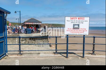 Sicherheit im Meer am Strand von Filey, North Yorkshire, Großbritannien. Aufgenommen am 14. Juli 2021. Stockfoto