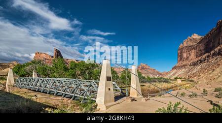 The Swinging Bridge alias San Rafael Bridge, 1937, über dem San Rafael River, in der Nähe von Buckhorn Wash, San Rafael Swell Area, Utah, USA Stockfoto