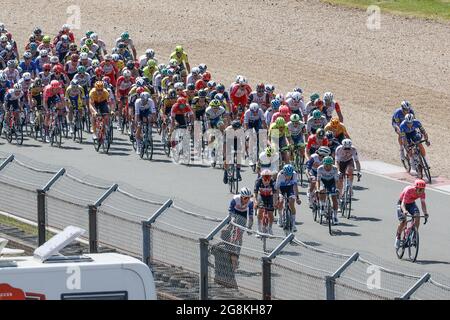 Abbildung Bild zeigt das Rudel von Fahrern in Aktion während der zweiten Etappe des Radrennens Tour De Wallonie, 120 km von Zolder bis Zolde Stockfoto