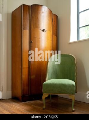 Original Vintage Green Lloyd Loom Korbstuhl aus Rattan. Stockfoto