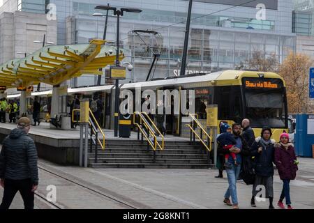 Straßenbahn Am Exchange Square In Amsterdam, Niederlande 7-12-2019 Stockfoto