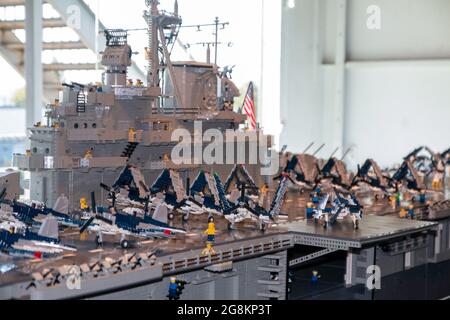 NEW YO, USA - 07. Feb 2012: Unerschrockenes Museum in New York. Die USS Intrepid beherbergt das Intrepid Sea, Air and Space Museum Stockfoto