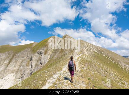 Monte Bove in Ussita (Italien) - der Landschaftgipfel des Monte Bove, nord und süd, in der Region Marken, Provinz Macerata. Apennin, in Monti Sibillini Stockfoto