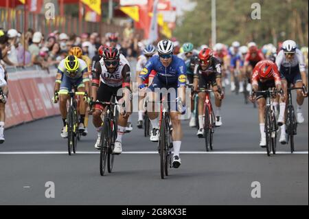 Der Niederländer Fabio Jakobsen von Deceuninck - Quick-Step gewinnt die zweite Etappe des Radrennens der Tour De Wallonie, 120 km von Zolder nach Zolder, am Wedn Stockfoto