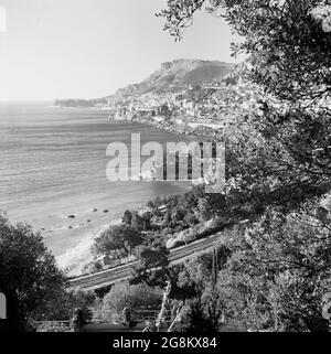 1950er Jahre, historischer Blick aus dieser Zeit der Küste von Monaco. Stockfoto