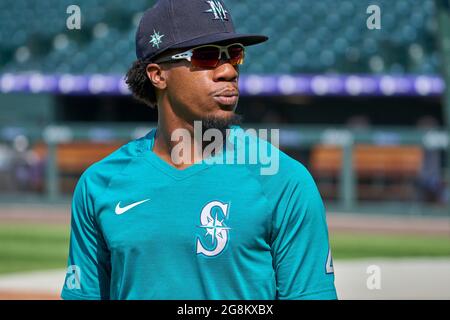 Denver, USA, 21. Juli 2021. 1202021. Juli: Seattle Left Fielder Shed Long (4) während des Vorspiels mit den Seattle Mariners und den Colorado Rockies im Coors Field in Denver Co. David Seelig/Cal Sport Medi Credit: CAL Sport Media/Alamy Live News Stockfoto