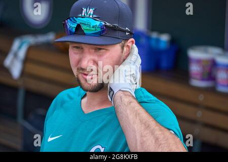 Denver, USA, 21. Juli 2021. Juli 1202021: Seattle Catcher Cal Raleigh (25) während des Vorspiels mit den Seattle Mariners und den Colorado Rockies im Coors Field in Denver Co. David Seelig/Cal Sport Medi Credit: CAL Sport Media/Alamy Live News Stockfoto
