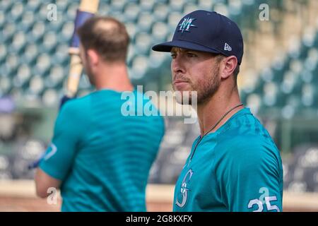 Denver, USA, 21. Juli 2021. Juli 1202021: Seattle Second Baseman Dylan Moore (25) während des Vorspiels mit den Seattle Mariners und den Colorado Rockies im Coors Field in Denver Co. David Seelig/Cal Sport Medi Credit: CAL Sport Media/Alamy Live News Stockfoto