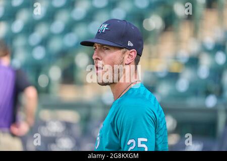 Denver, USA, 21. Juli 2021. Juli 1202021: Seattle Second Baseman Dylan Moore (25) während des Vorspiels mit den Seattle Mariners und den Colorado Rockies im Coors Field in Denver Co. David Seelig/Cal Sport Medi Credit: CAL Sport Media/Alamy Live News Stockfoto