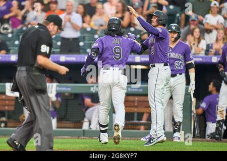 Denver, USA, 21. Juli 2021. Juli 1202021: Der Colorado Left Fielder Connor Joe (9) trifft seinen ersten Heimlauf während des Spiels mit den Seattle Mariners und den Colorado Rockies, das im Coors Field in Denver Co. David Seelig/Cal Sport Medi ausgetragen wird Stockfoto