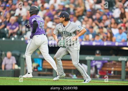 Denver, USA, 21. Juli 2021. Juli 1202021: Seattle Pitcher Marco Gonzalez (7) spielt während des Spiels mit den Seattle Mariners und den Colorado Rockies auf dem Coors Field in Denver Co. David Seelig/Cal Sport Medi auf einem Hasen Stockfoto