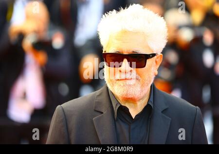 Cannes, Frankreich. Juli 2021. Cannes, Frankreich - 06. Juli 2021: Filmfestspiele von Cannes mit dem spanischen Regisseur Pedro Almodovar Credit: dpa/Alamy Live News Stockfoto