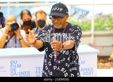 Cannes, Frankreich - 06. Juli 2021: Filmfestspiele von Cannes mit Jury-Präsident Spike Lee im Palais des Festivals. Stockfoto