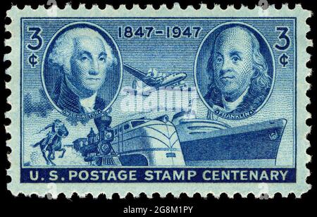 Briefmarke Centenary 3-Cent 1947 Ausgabe US-Briefmarke zum 100. Jahrestag der ersten US-Briefmarken. Links und rechts sind Porträts von George Washington und Benjamin Franklin zu sehen. Es handelt sich um dieselben Porträts, die auch in der ersten Briefmarkenausgabe von 1847 verwendet wurden. Stockfoto