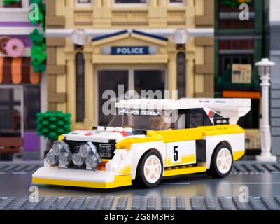 Tambow, Russische Föderation - 02. Juli 2021 Lego 1985 Audi Sport quattro S1 von LEGO Speed Champions auf einer Stadtstraße Stockfoto