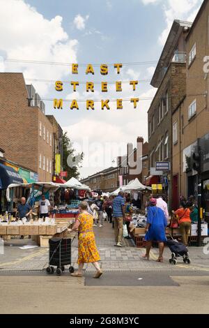 Eingang zum East Street Market, Southwark, Walworth, London, England Stockfoto