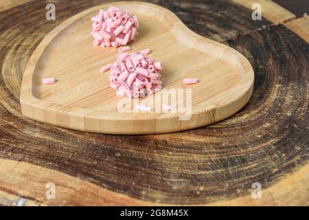 Nahaufnahme von zwei roten Fruchtbrigadiern (mit Platz für Text). Stockfoto