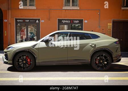 Modena, Italien, 1. juli 2021 - Lamborghini Urus Sportwagen Detail, Motor Valley Exhibition Stockfoto