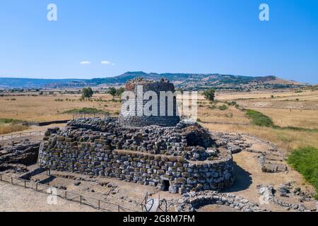 Blick auf Nuraghe, Turmgebäude, Santu Antine in Torralba, Santu Antine im Valle dei Nuraghi, Sardinien, Italien, Europa Stockfoto