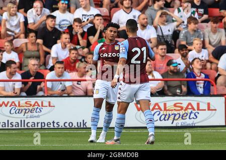 Walsall, Großbritannien. Juli 2021. Ollie Watkins #11 von Aston Villa feiert am 7/21/2021 sein Ziel, es 0-1 in Walsall, Großbritannien, zu schaffen. (Foto von Mark Cosgrove/News Images/Sipa USA) Quelle: SIPA USA/Alamy Live News Stockfoto