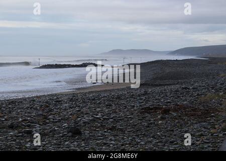 Felsen Steine Kieselsteine Sand am Strand Stockfoto