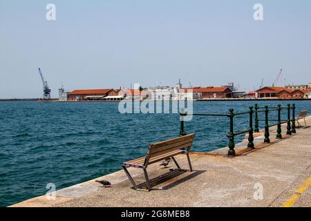 Thessaloniki, Griechenland, 15. Juli 2021. Die Lagerhäuser des Hafens von Thessaloniki wurden in ein Museum, eine Bar, ein Restaurant, Kultur und ein ent verwandelt Stockfoto
