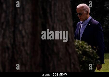 Washington, Vereinigte Staaten Von Amerika. Juli 2021. Präsident Joe Biden geht vom Oval Office zu Marine One, um am Donnerstag, dem 21. Juli 2021, im Weißen Haus in Washington, DC nach Kentucky zu reisen. Quelle: Samuel Corum/Pool/Sipa USA Quelle: SIPA USA/Alamy Live News Stockfoto