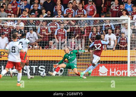 Walsall, Großbritannien. Juli 2021. Jaden Bidace #32 von Aston Villa erzielt am 7/21/2021 in Walsall, Großbritannien, einen 0-3. (Foto von Mark Cosgrove/News Images/Sipa USA) Quelle: SIPA USA/Alamy Live News Stockfoto