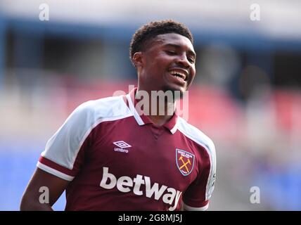 Madejski Stadium, Reading, Bekshire, Großbritannien. Juli 2021. Fußball vor der Saison, Reading gegen West Ham United; Ben Johnson von West Ham feiert das dritte Tor von West Ham Kredit: Action Plus Sports/Alamy Live News Stockfoto