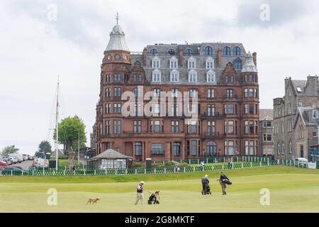 The Green auf dem 18. Fairway, The Old Course, The Royal and Ancient Golf Club of St Andrews, St Andrews, Fife, Schottland, Großbritannien Stockfoto