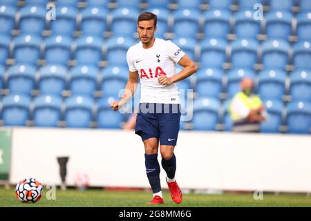 21. Juli 2021; JobServe Community Stadium Colchester, Essex, England; Pre Season Friendly Football, Colchester United gegen Tottenham Hotspur; Harry Winks von Tottenham Hotspur Stockfoto