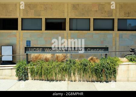 UCSF Women's Health Center an der Post Street in San Francisco, Kalifornien; spezialisiert auf Geburtshilfe und Gynäkologie, medizinischer Komplex von Mount Zion. Stockfoto