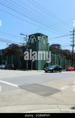 Der California Tennis Club, ein privater Club, der 1884 gegründet wurde und sich im Viertel Lower Pacific Heights in San Francisco, Kalifornien, befindet. Stockfoto