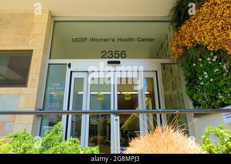 UCSF Women's Health Center an der Post Street in San Francisco, Kalifornien; spezialisiert auf Geburtshilfe und Gynäkologie, medizinischer Komplex von Mount Zion. Stockfoto