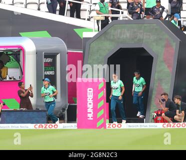 21. Juli 2021. London, Großbritannien. Die Oval Invincibles treten beim Cricket-Wettbewerb der Hundert Frauen beim Kia Oval gegen die Manchester Originals auf. The Hundred ist ein brandneues Cricket-Format, das von der EZB eingeführt wurde. David Rowe/ Alamy Live News. Stockfoto