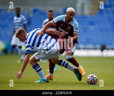 Reading, Großbritannien. Juli 2021. Reading, ENGLAND - 21. JULI: Während der Freundschaftschaft zwischen Reading und West Ham United im Select Car Leasing Stadium, Reading, UK am 21. Juli 2021 Credit: Action Foto Sport/Alamy Live News Stockfoto